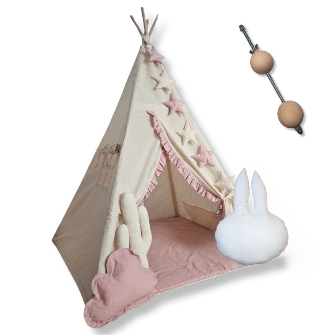 Béžový stan teepee s girlandou, podložkou, vankúšmi a stabilizátorom