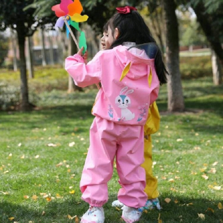 Minnie Mouse - 95 140 cm Vodotesná vrstva proti ružovej m