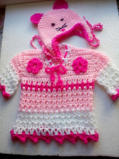 HELLO KITTY Crochet Cap + '' Ahoj Kitty 'šaty'.