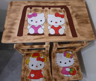 HELLO KITTY Drevený stôl 2chyves pre deti Hello Kitty