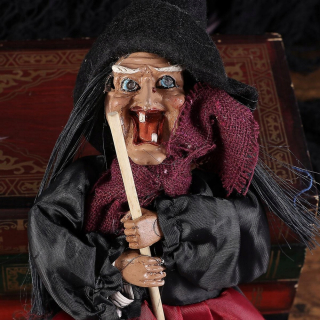 Strašidelný horor halloweenskej visiacej čarodejnice