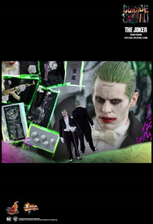JOKER - Hot Hračky MMS395 - SUICIDE SQUAGE - JOKER TUXEDO