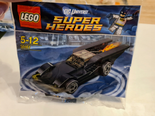 BATMAN -  Lego Super Heroes DC Universe Batmobile 30161