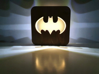 BATMAN -  Nočné svietidlo LED Drevo, Batman