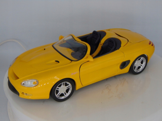 MAISTO 1993 FORD MUSTANG MACH III CONVERTIBLE CONCEPT CAR 1:18