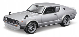 MAISTO NISSAN SKYLINE 2000GT-R KPGC110 SILVER 1:24 MONTÁŽNY NOVÝ MODEL
