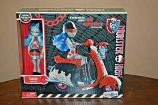 Monster High Bábiky - Monster High Ghoulia Yelps Scooter
