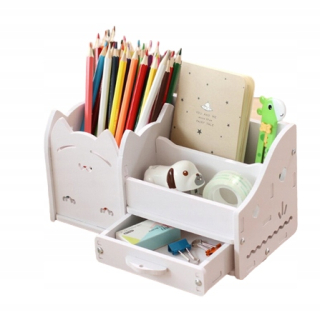 Školský organizátor Toolbox na bielom stole