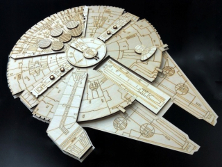 STAR WARS - Sokół Millenium Star Wars Tall Decoration 60cm