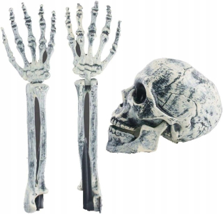 UMELÁ LEBKA S RUKAMI VYTRČUJÚCIMI ZO ZEMNÉHO HALLOWEENU