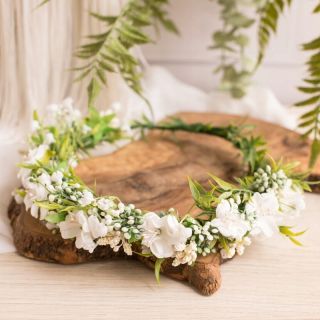 Dievčenský prvoprijímací veniec z pravých kvetov
